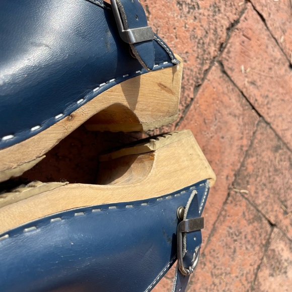 Swedish clogs navy blue buckle back strap wooden clogs size 8.5 - Picture 4 of 12
